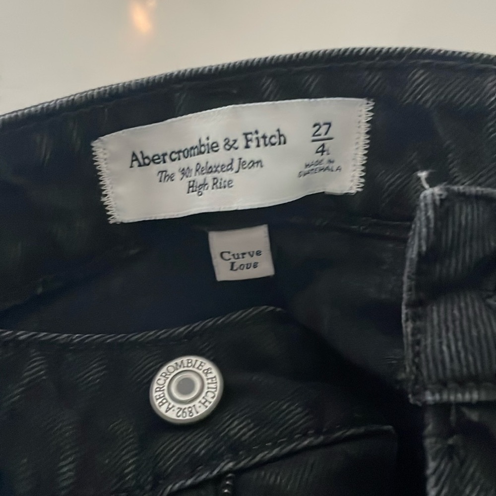 Black 90’s high rise relaxed black jeans